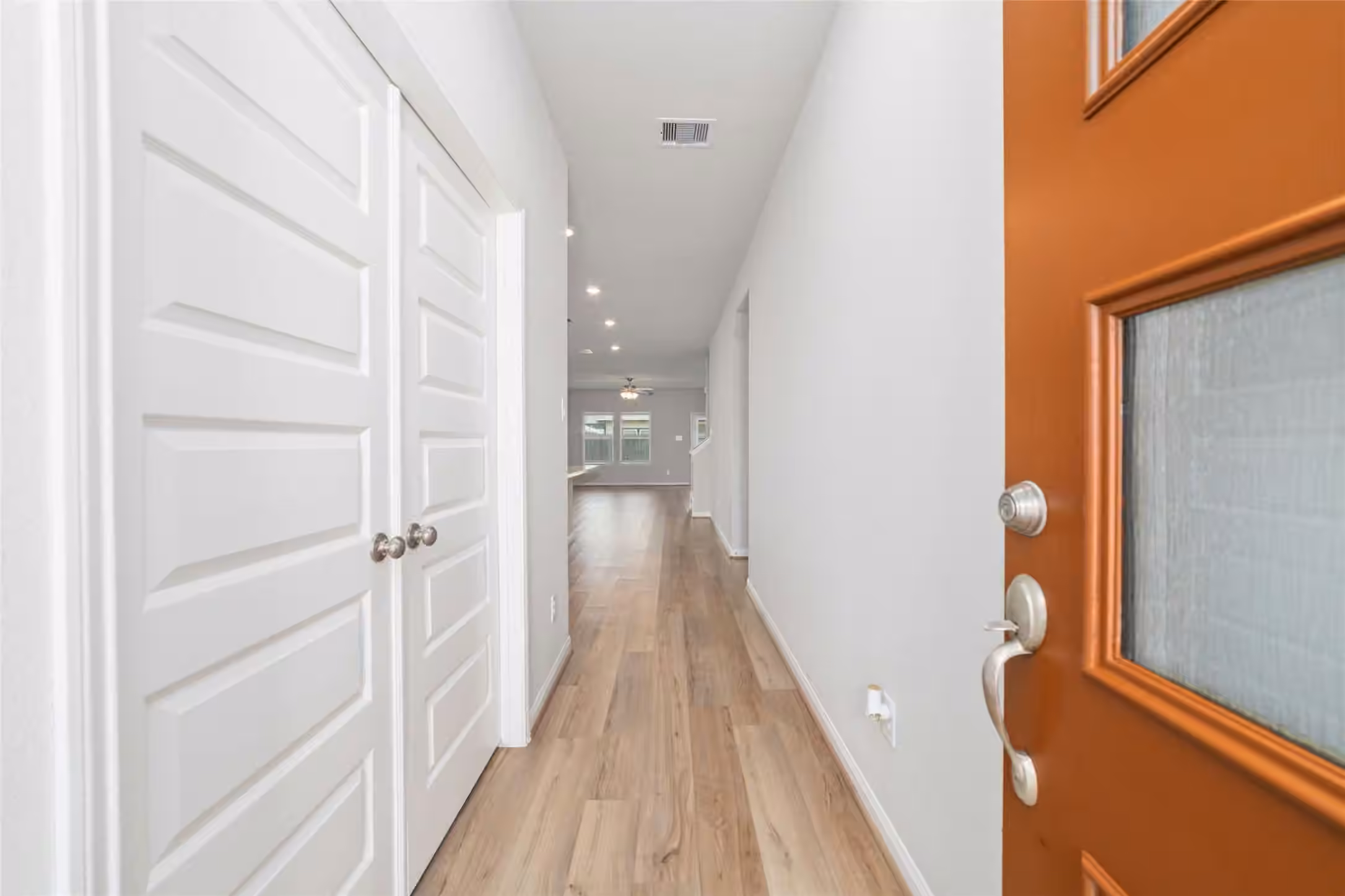 Photo 3 of 910 Modesto Drive, Rosharon, TX