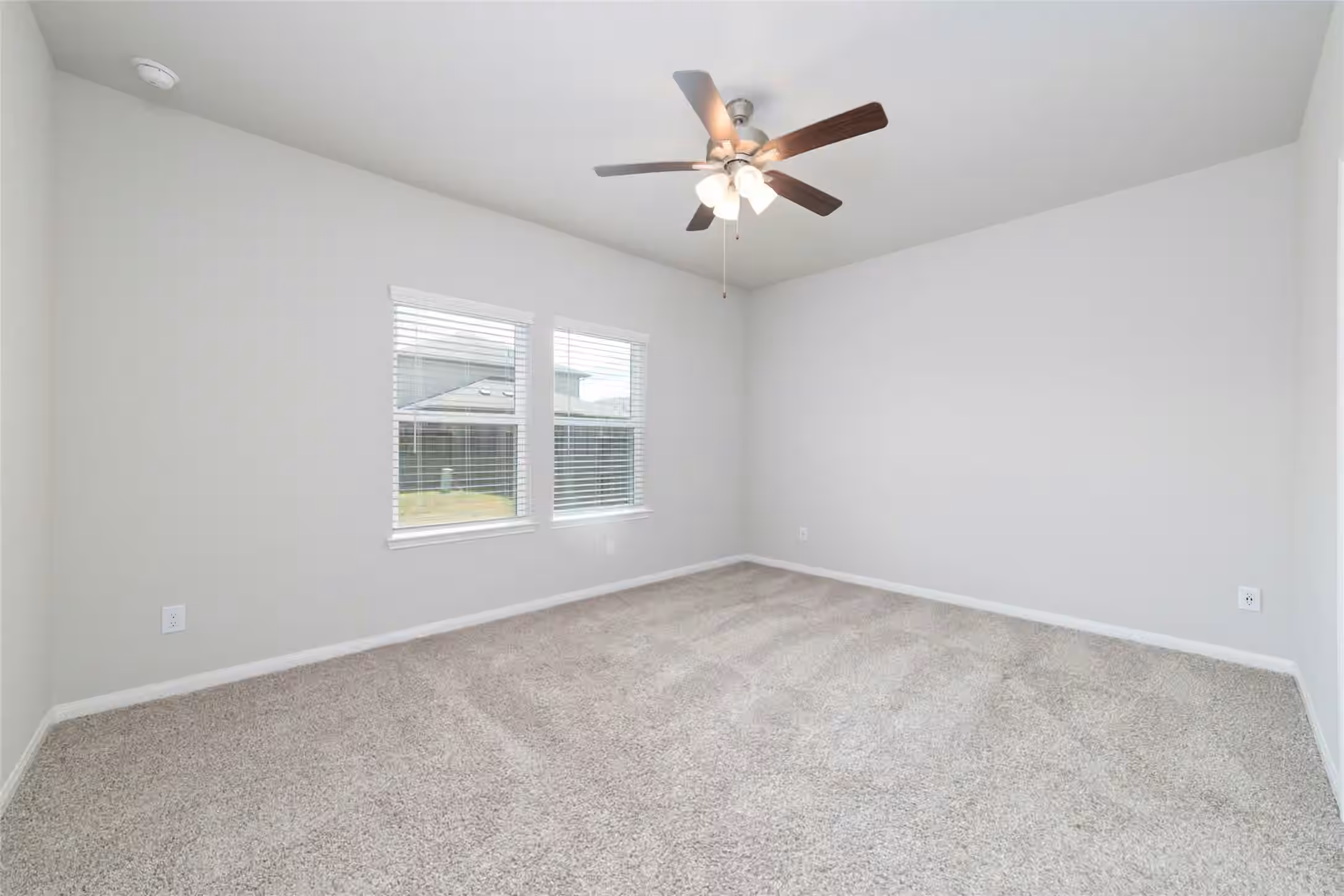 Photo 7 of 910 Modesto Drive, Rosharon, TX