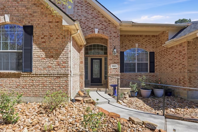 Photo 4 of 2507 Franklin Woods Drive, Conroe, TX