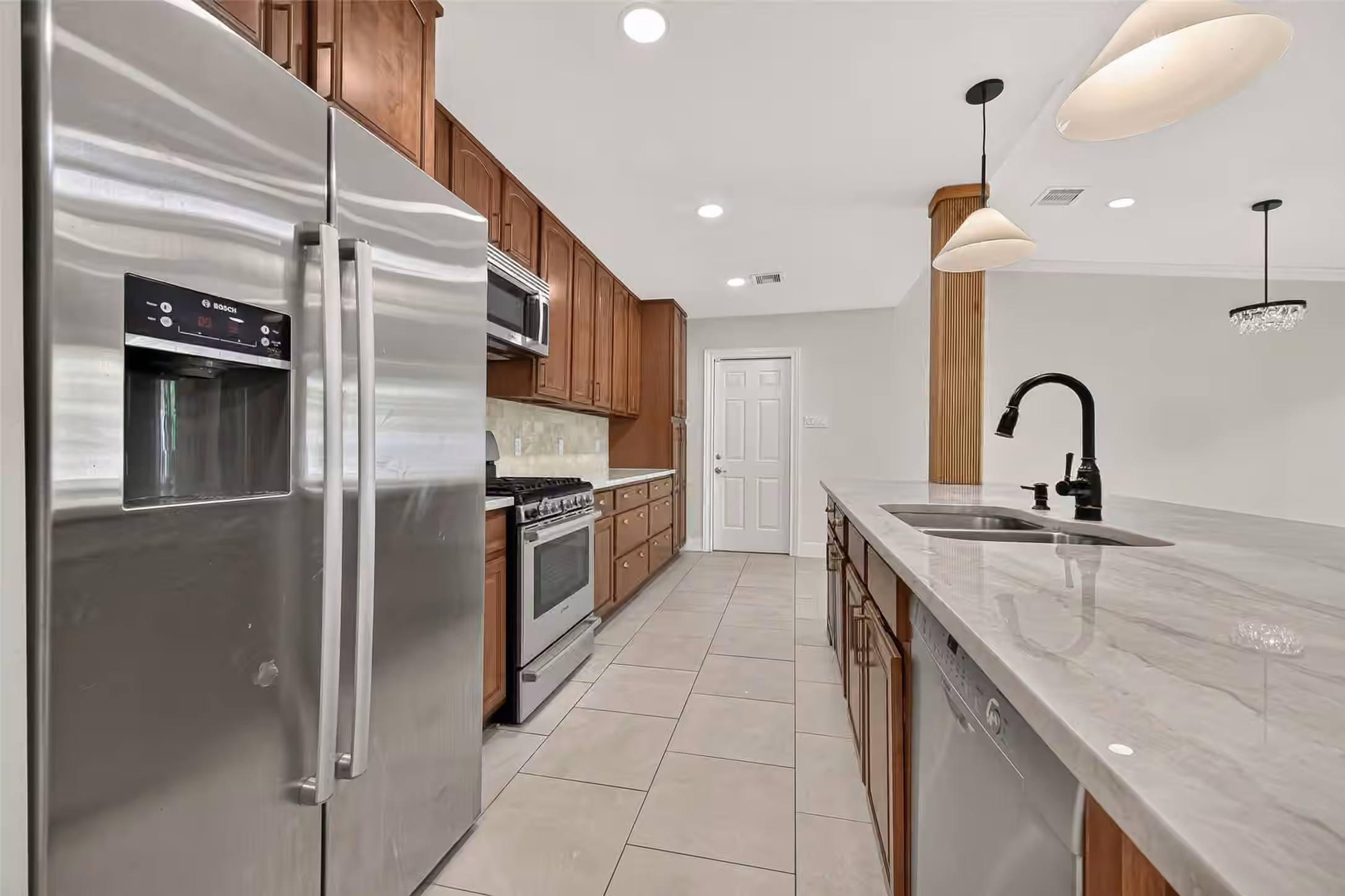 Photo 7 of 11126 Cedarhurst Drive, Houston, TX