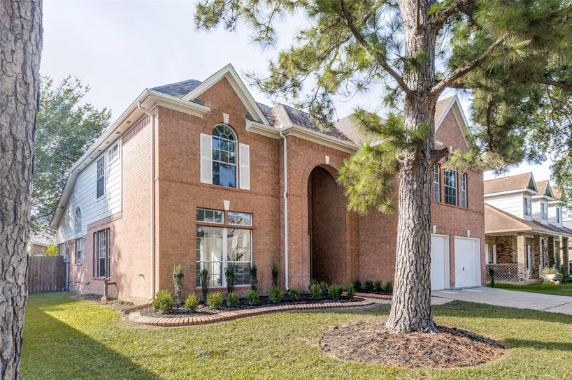 Photo 2 of 2412 Piney Woods Drive, Pearland, TX