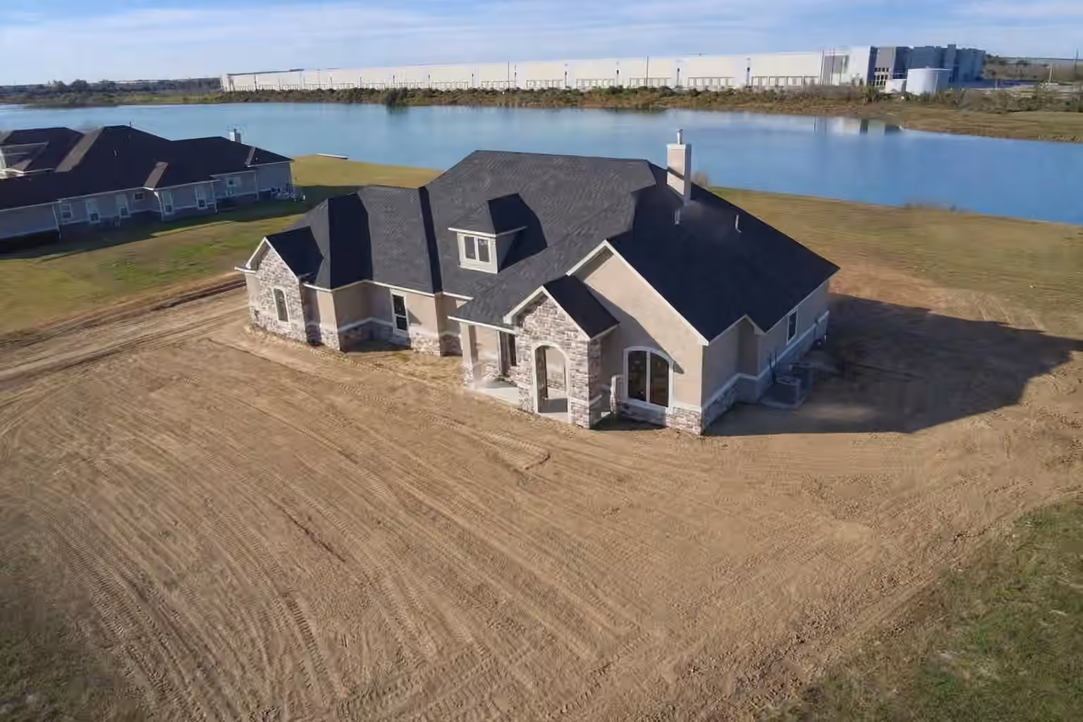 Photo 2 of 3811 Lakeridge Parkway, Baytown, TX