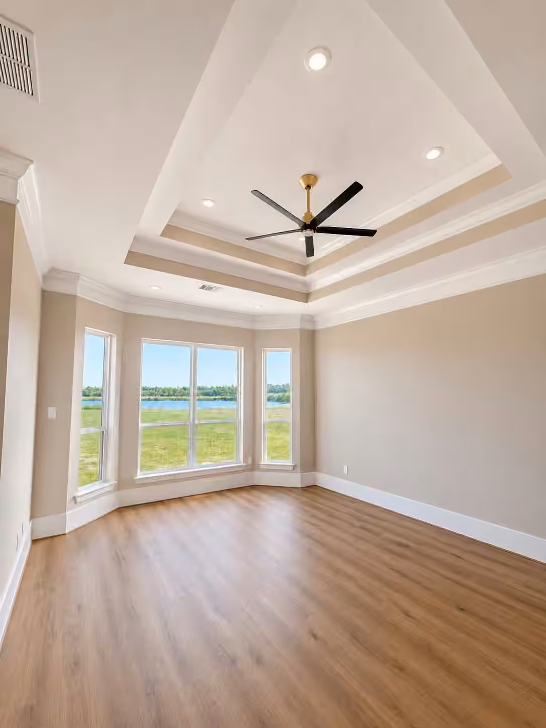 Photo 5 of 3811 Lakeridge Parkway, Baytown, TX