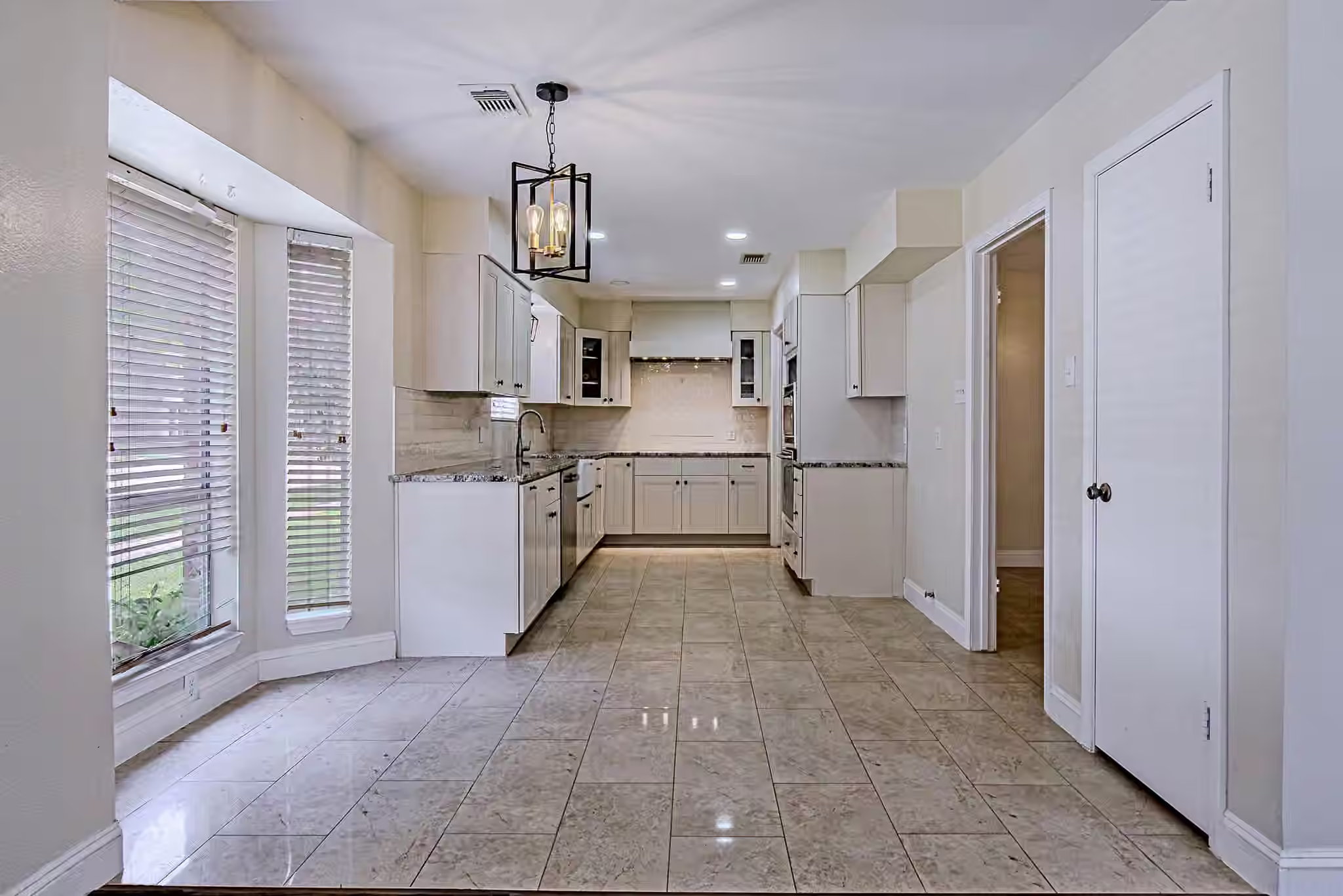 Photo 4 of 17811 Hawk Haven Lane, Spring, TX