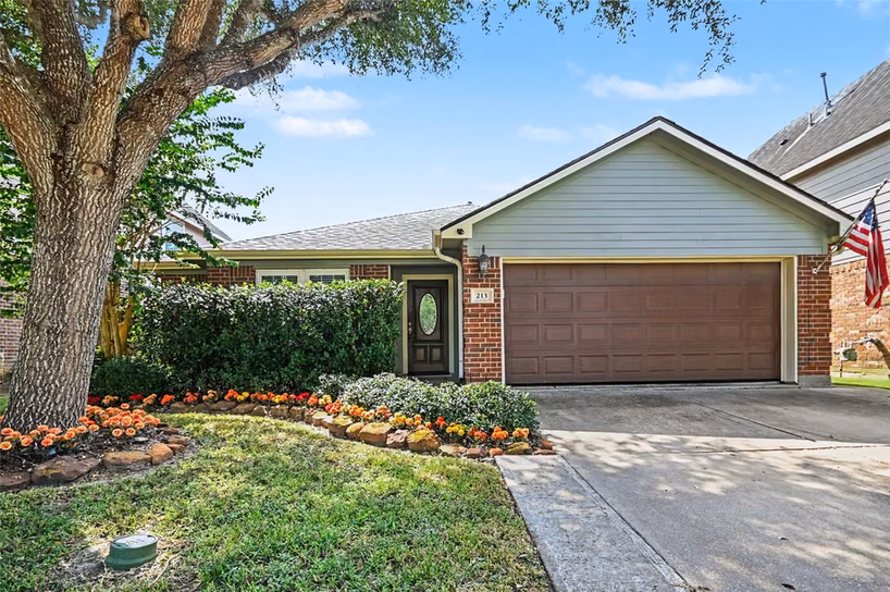 Photo of 213 Rippling Creek Lane, Alvin, TX 77511