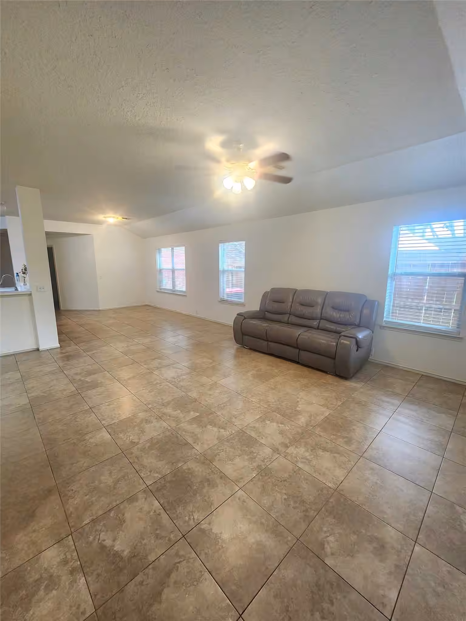 Photo 6 of 14914 Sugarhollow Drive, Sugar Land, TX