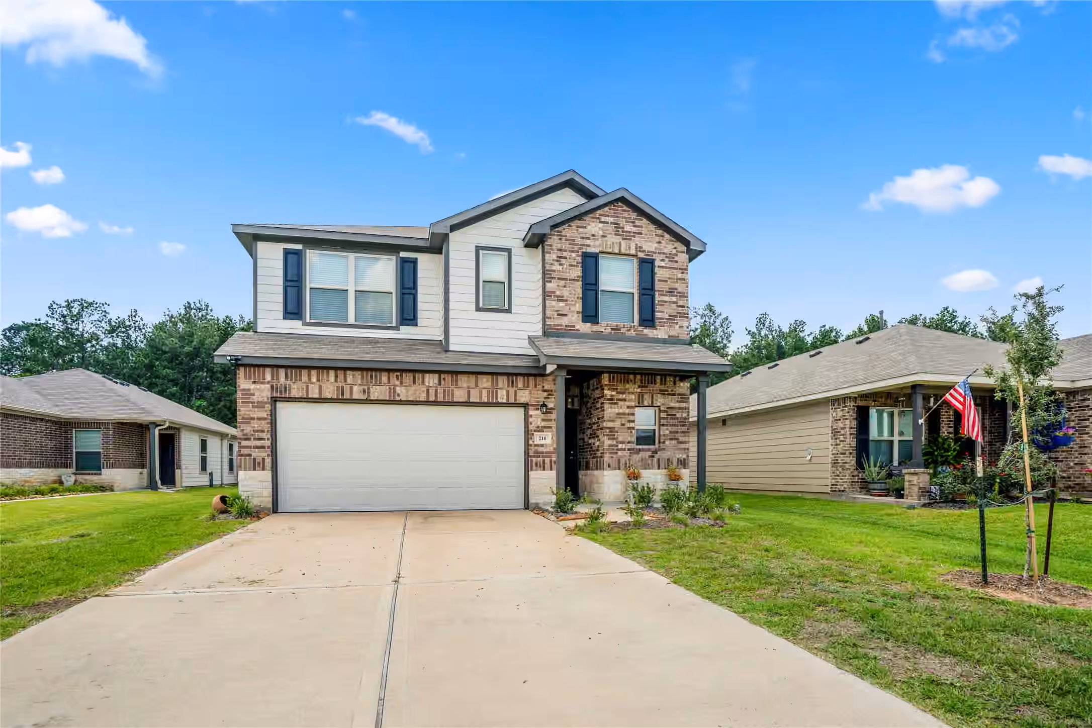 Photo 4 of 210 Bellewood Manor Drive, Magnolia, TX