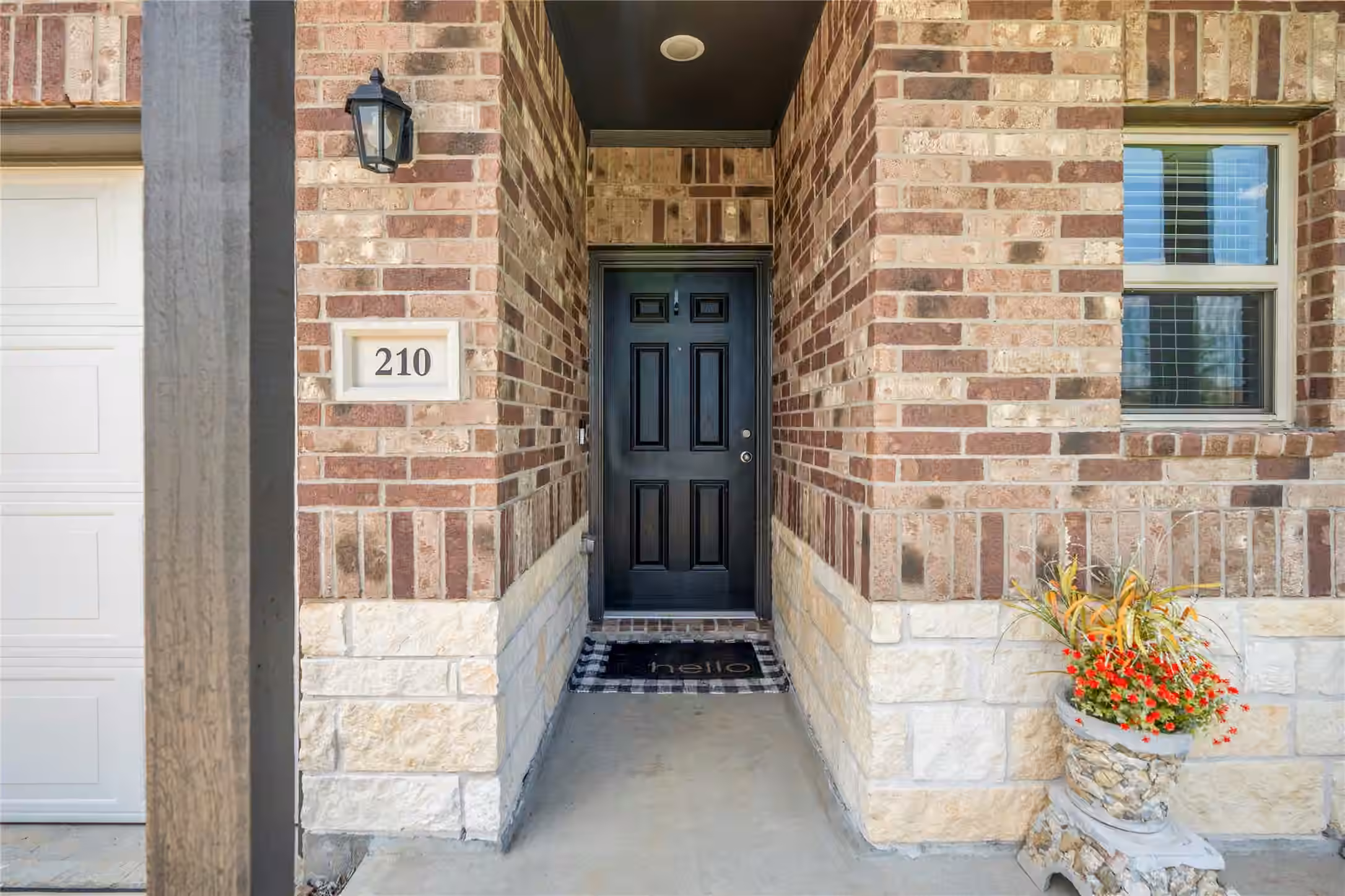 Photo 5 of 210 Bellewood Manor Drive, Magnolia, TX