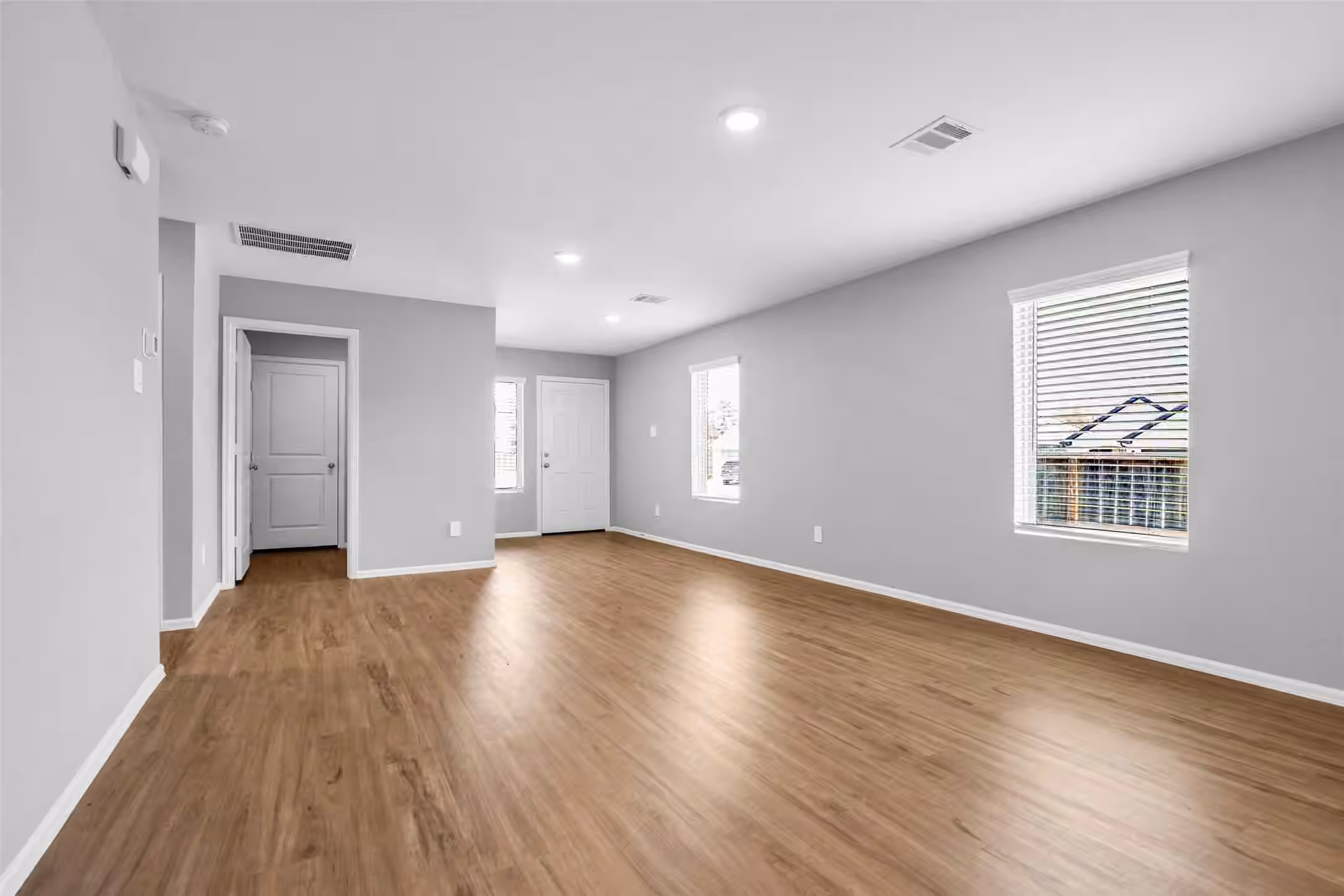 Photo 5 of 207 River Grove Court, Willis, TX