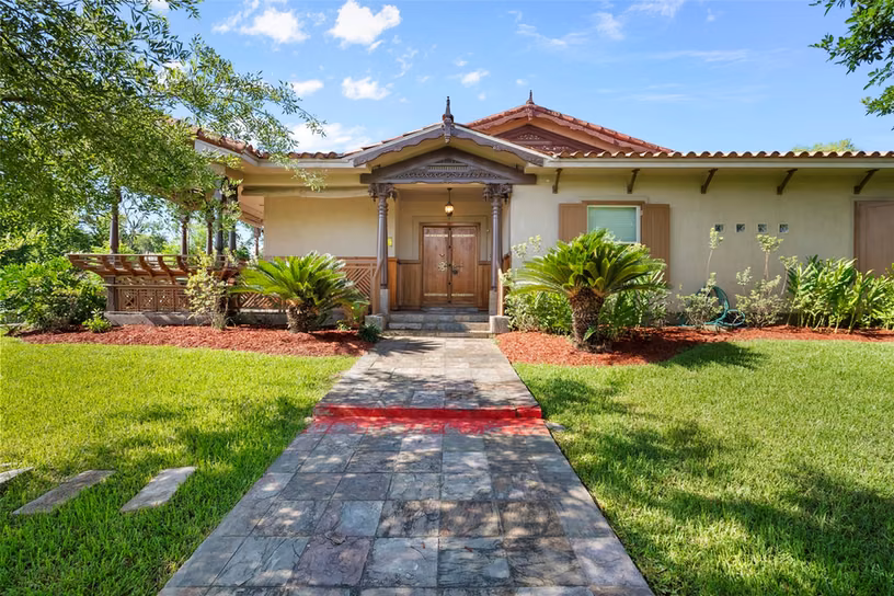 Photo 2 of 6962 Amie Lane, Pearland, TX