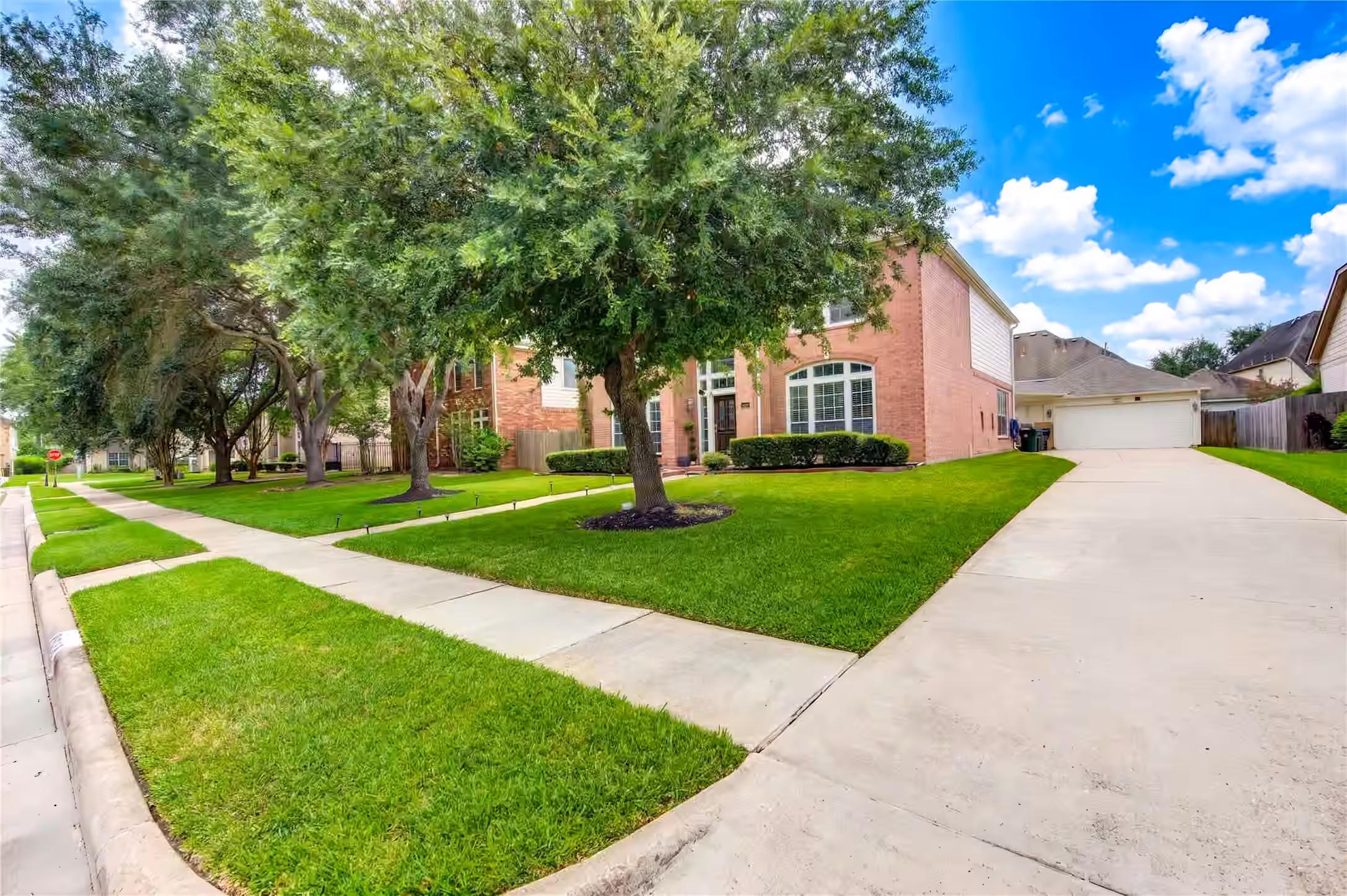 Photo 3 of 5911 Canyon Brook Court, Sugar Land, TX