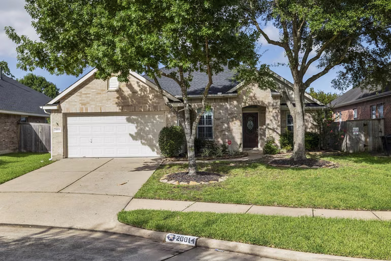 Photo 3 of 20014 Queens Oak Court, Spring, TX