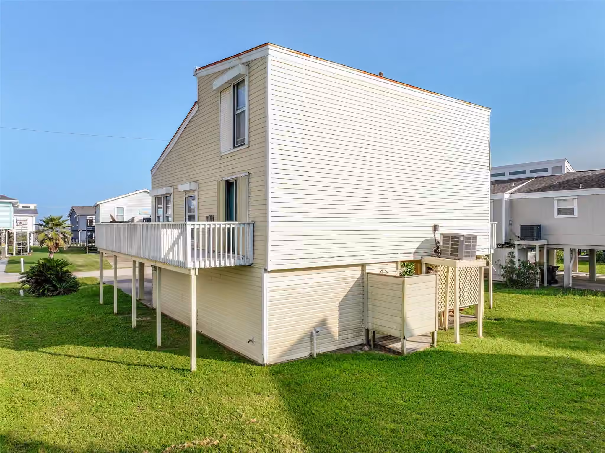 Photo 4 of 12600 W Ventura Drive, Galveston, TX