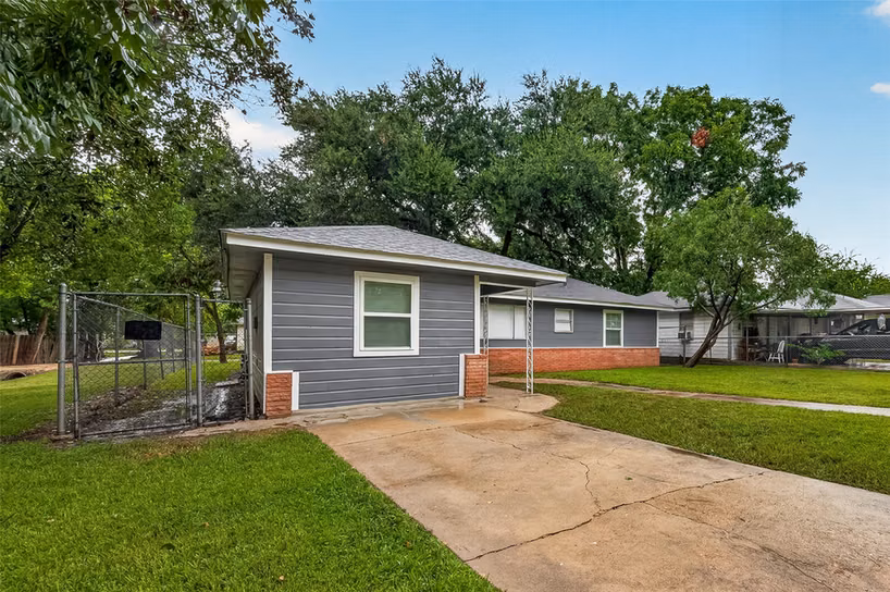 Photo 2 of 1115 Avenue E, Rosenberg, TX