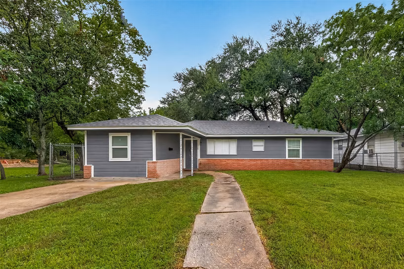 Photo 3 of 1115 Avenue E, Rosenberg, TX