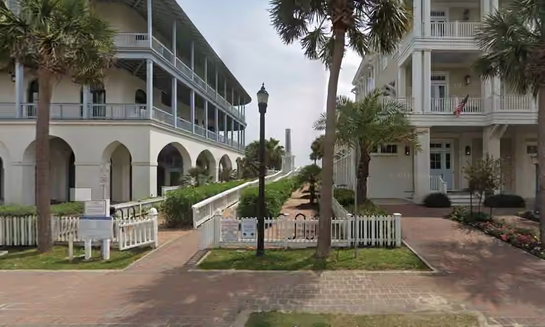 Photo 5 of 2622 E Seaside Drive, Galveston, TX