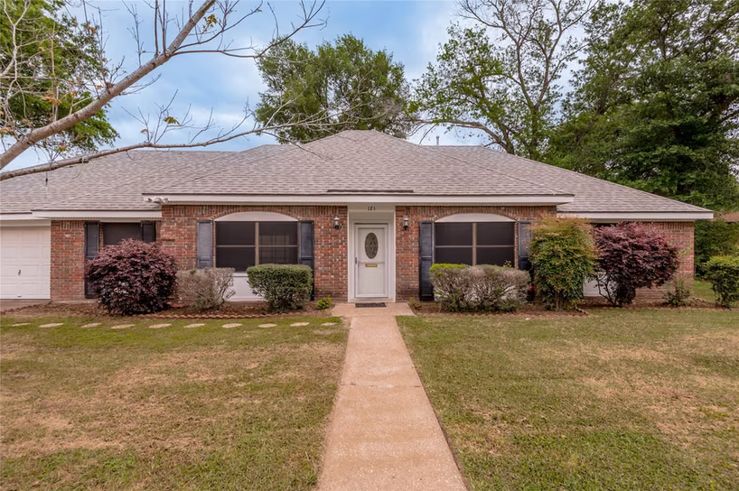 Photo 2 of 121 Elmwood Street, Huntsville, TX