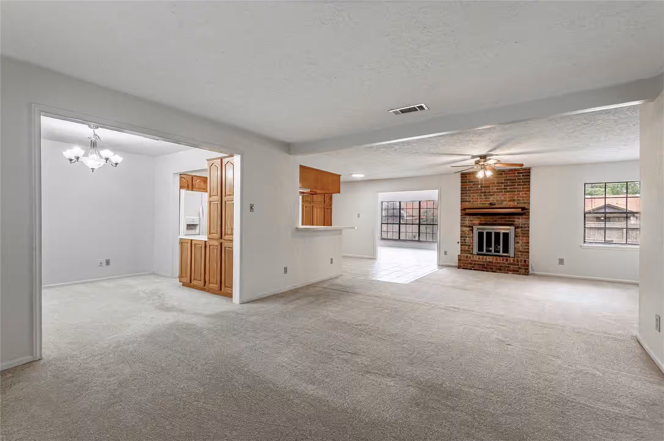 Photo 4 of 121 Elmwood Street, Huntsville, TX