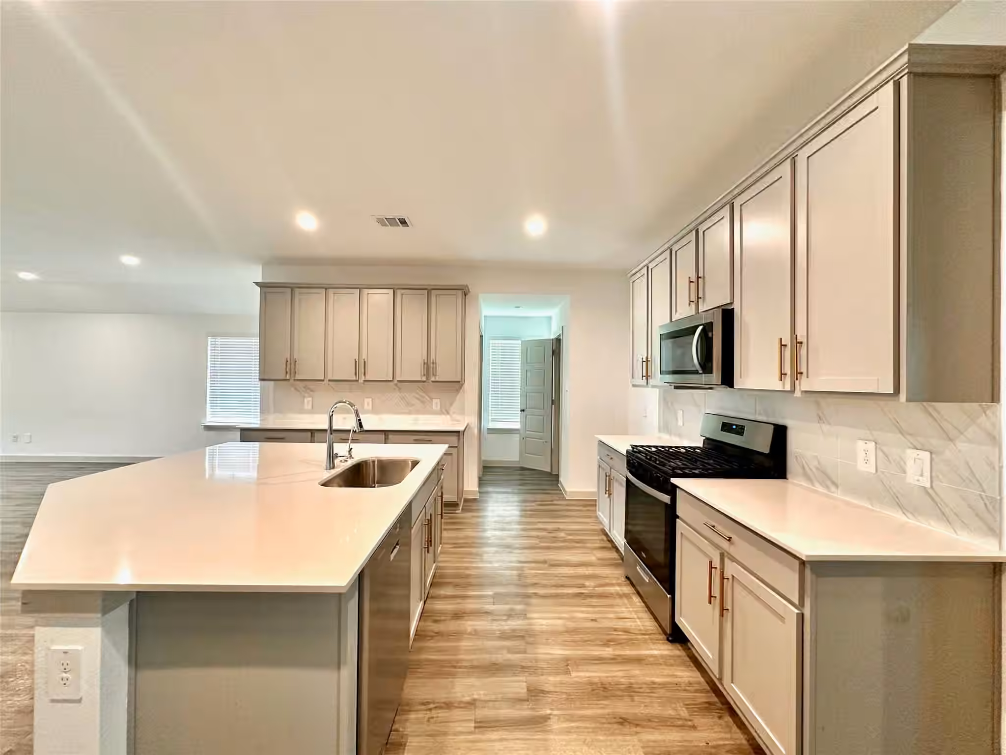 Photo 5 of 7719 Suffolk Valley Lane, Rosharon, TX