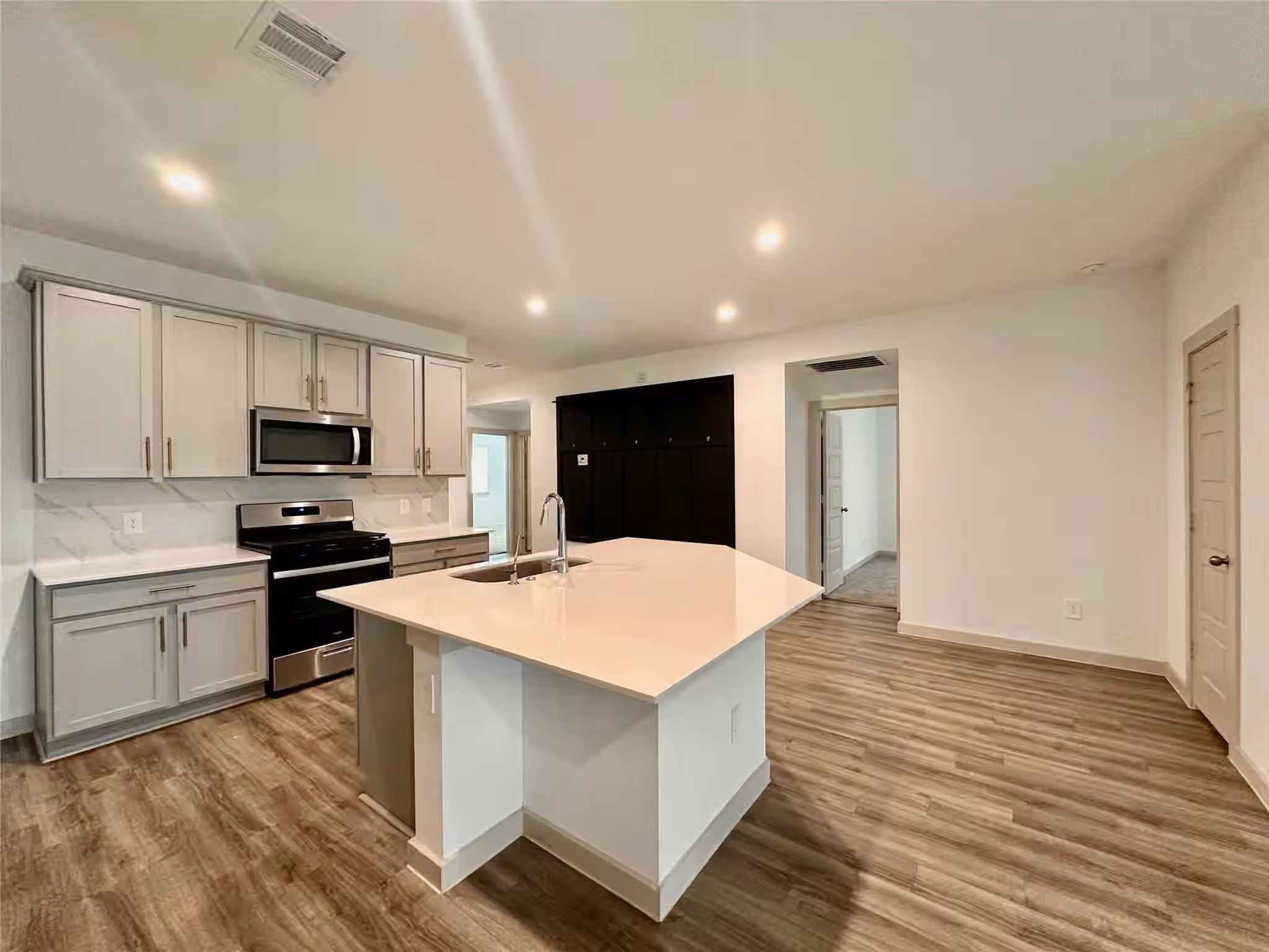 Photo 7 of 7719 Suffolk Valley Lane, Rosharon, TX