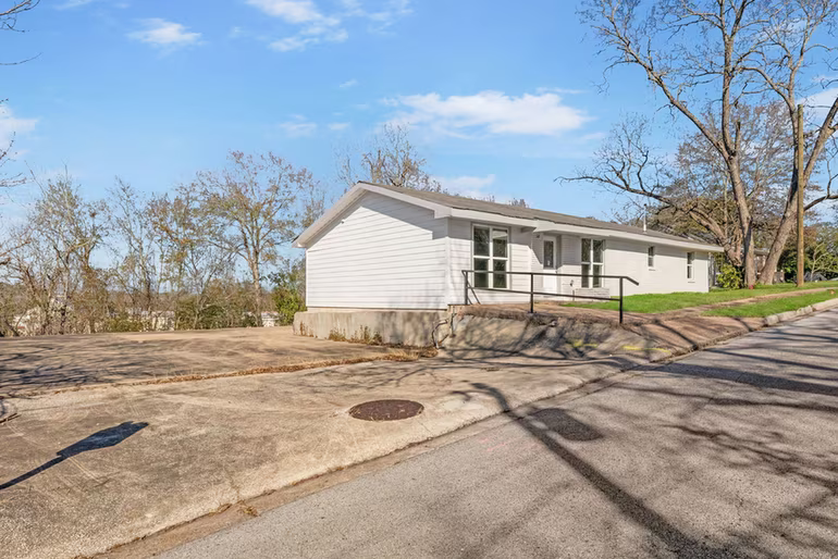 Photo 4 of 1614 13th Street, Huntsville, TX