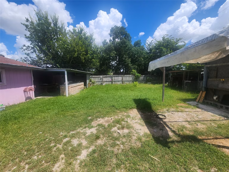 Photo 4 of 937 Vivian Avenue, Pasadena, TX