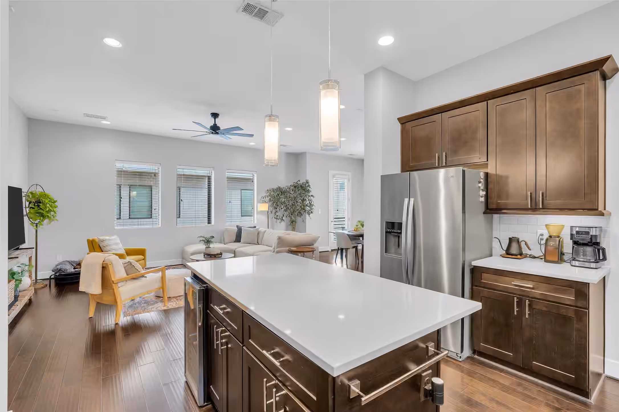 Photo 2 of 961 Saint Augustine Street, Houston, TX