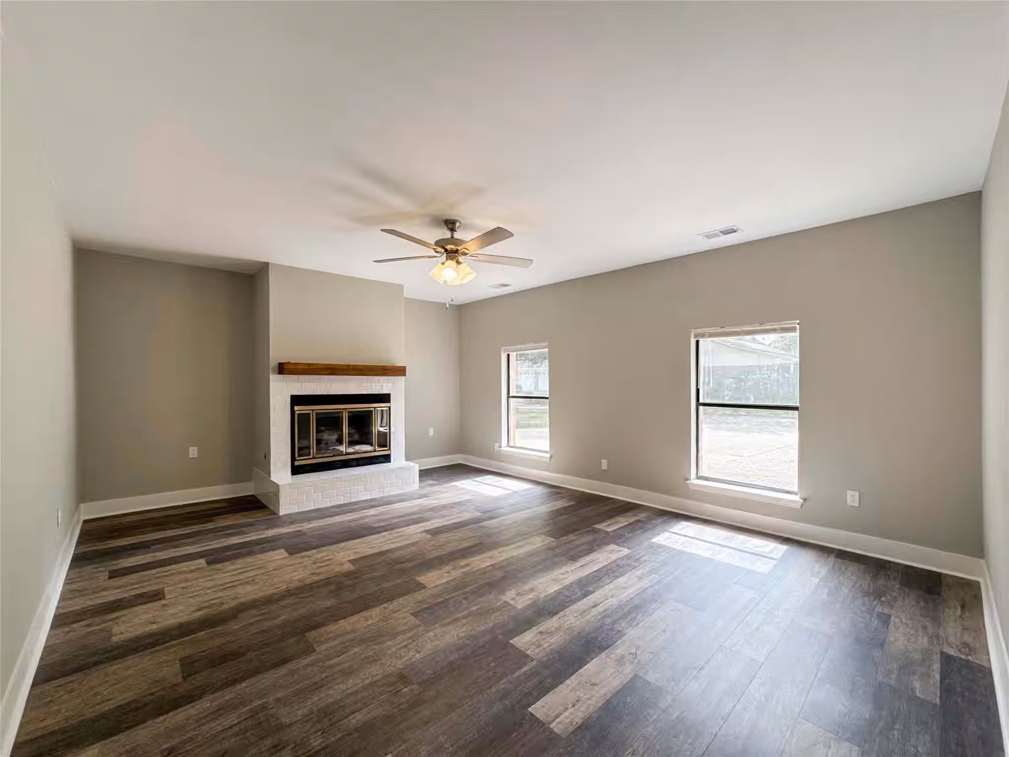 Photo 5 of 4208 Pine Shadows Street, Dickinson, TX