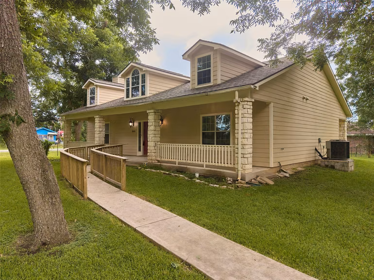 Photo 3 of 2605 N Abell Street, Wharton, TX