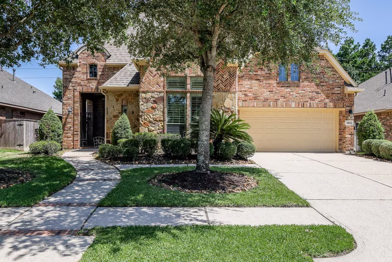 Photo 2 of 2811 King Point View Lane, Spring, TX