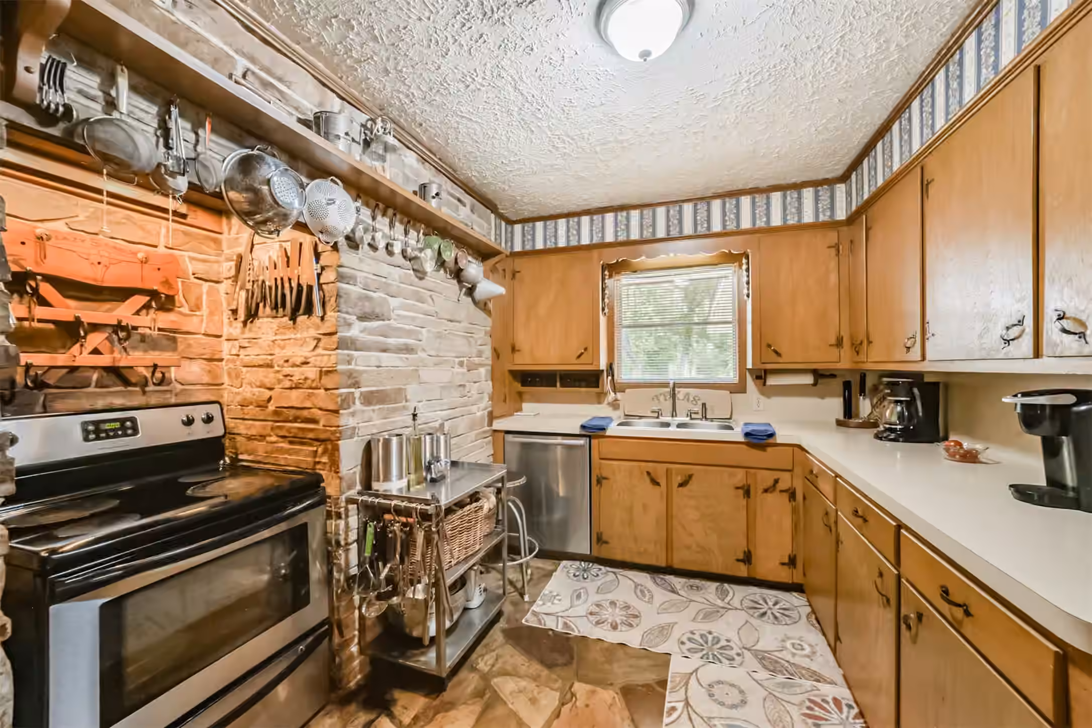 Photo 7 of 18519 Fm 2100 Road, Crosby, TX