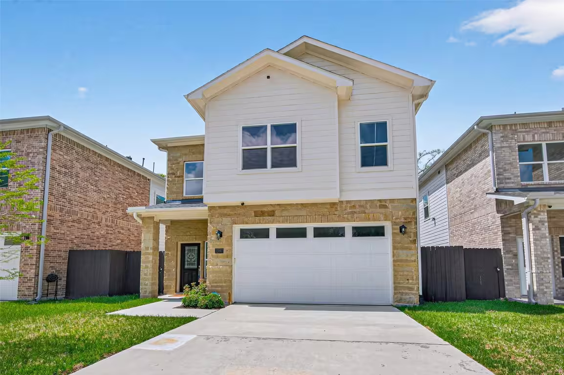 Photo 3 of 2207 Silverbonnet Street, Houston, TX