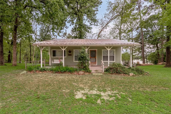 Photo of 318 Timberline Drive, Trinity, TX