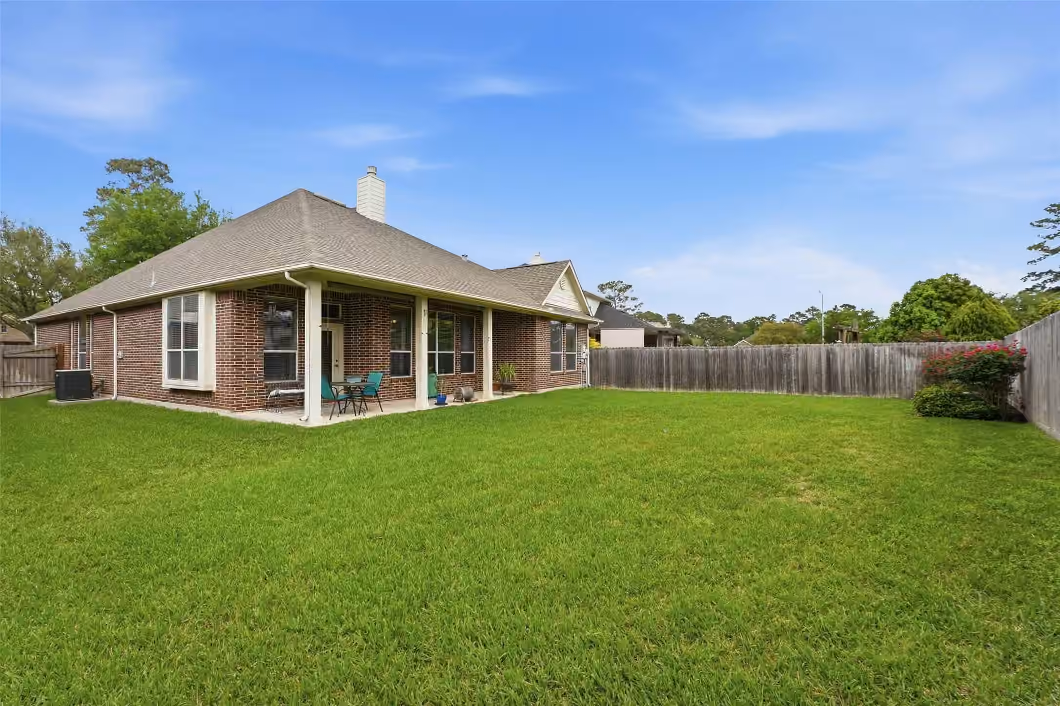 Photo 5 of 10222 Broken Trace Court, Humble, TX