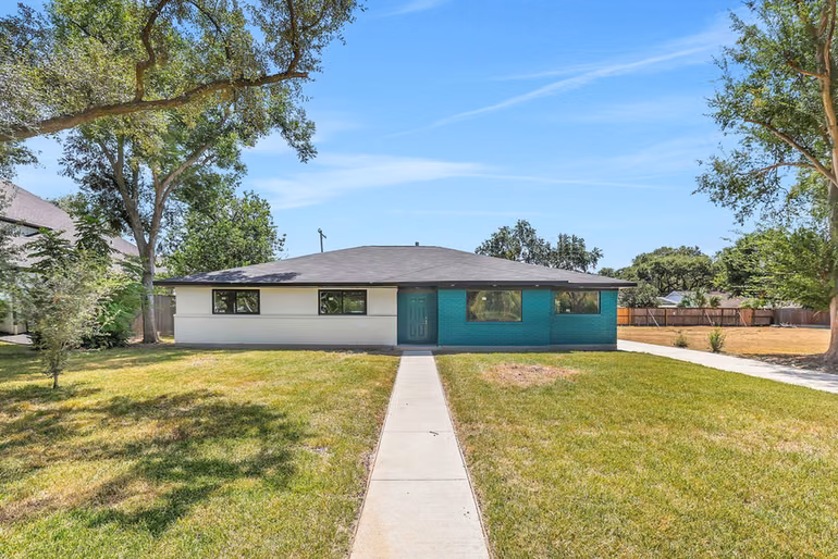 Photo of 7915 S Braeswood Boulevard, Houston, TX 77071