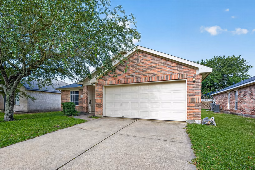 Photo 4 of 7919 Pelican Lane, Baytown, TX