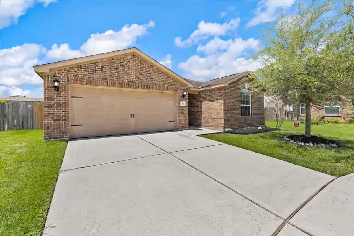 Photo 3 of 422 Hawks View Drive, La Marque, TX