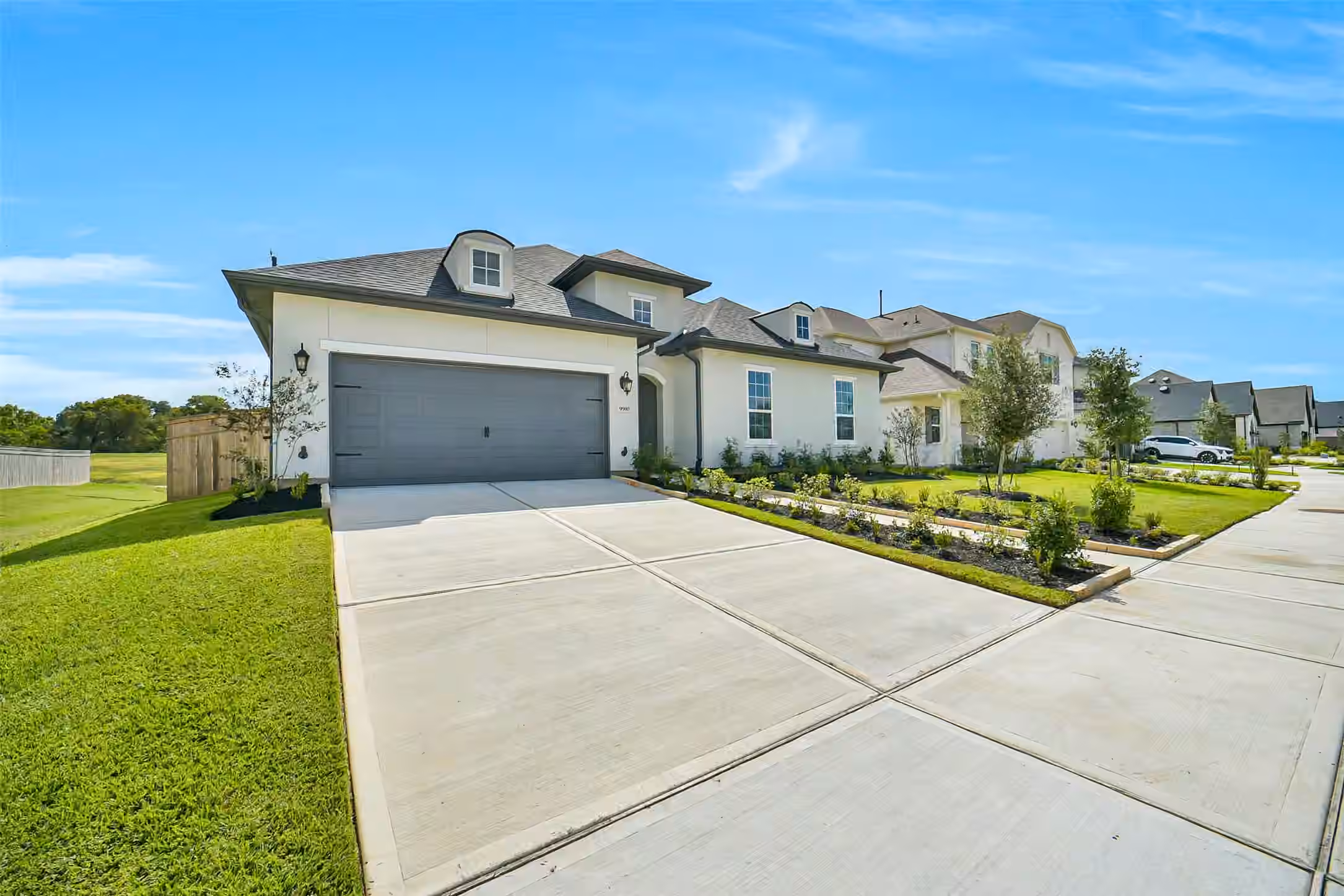 Photo 2 of 9910 Deep Water Drive, Missouri City, TX