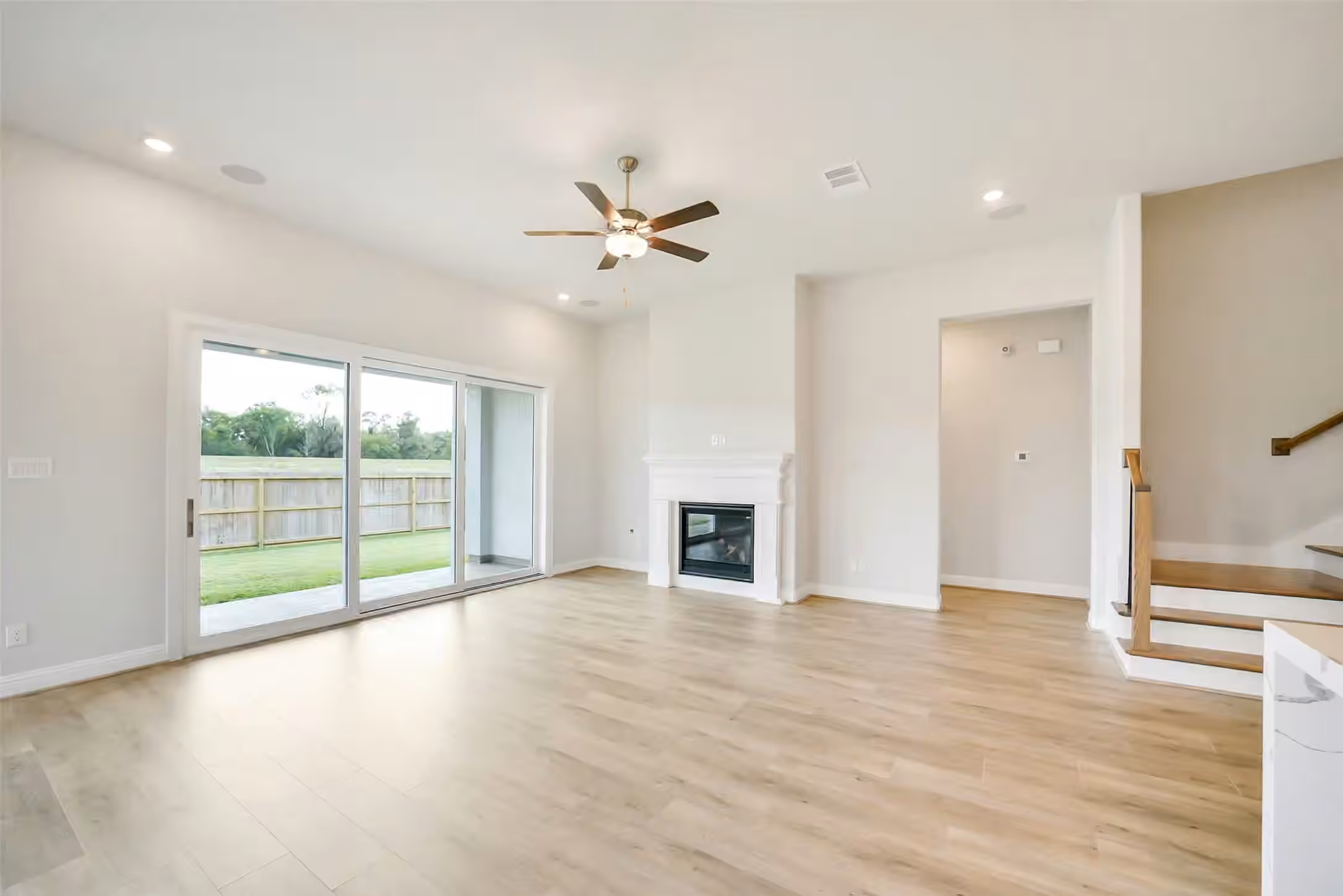 Photo 6 of 9910 Deep Water Drive, Missouri City, TX