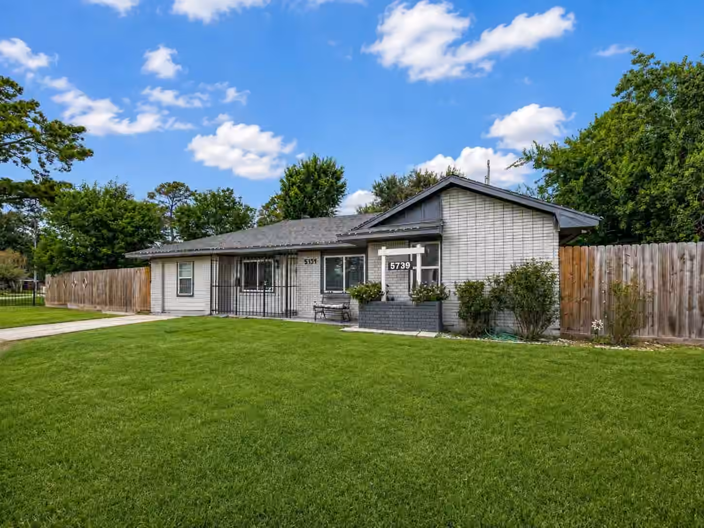 Photo 3 of 5739 Waterford Drive, Houston, TX