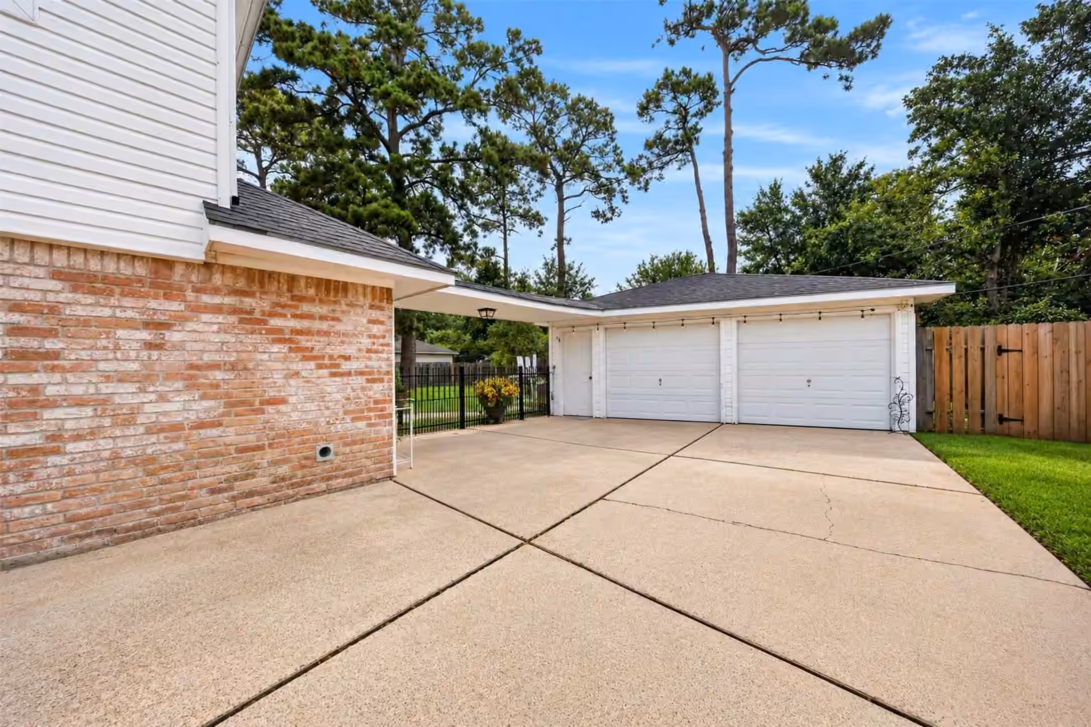 Photo 5 of 5407 Old Lodge Drive, Houston, TX