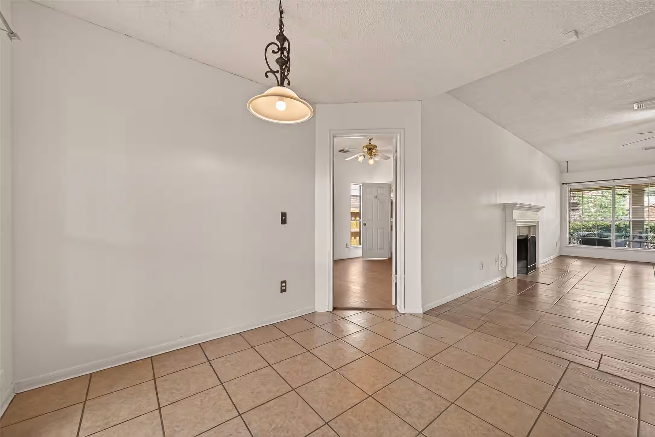 Photo 7 of 10023 Cabin Creek Drive, Houston, TX