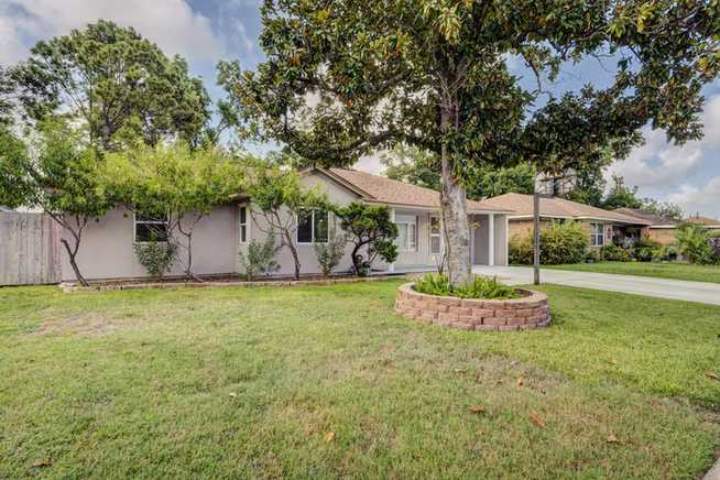 Photo 3 of 213 W Spreading Oak Drive, Houston, TX
