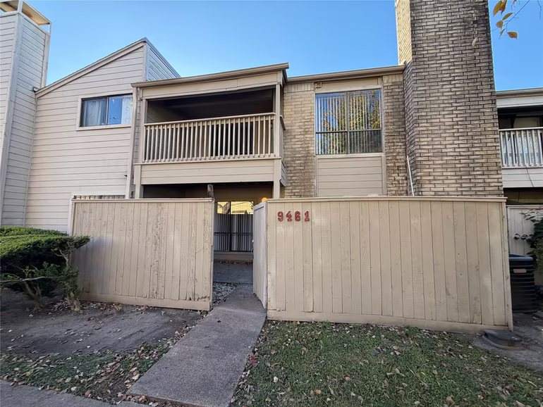 Photo 3 of 9461 Pagewood Lane, Houston, TX