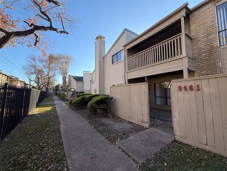 Photo 4 of 9461 Pagewood Lane, Houston, TX