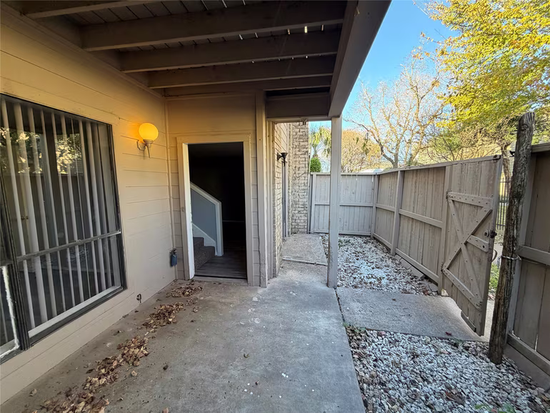 Photo 7 of 9461 Pagewood Lane, Houston, TX