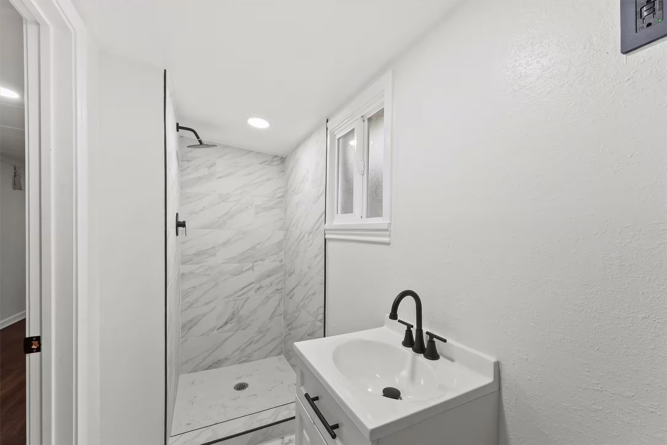Photo 6 of 632 Meadowlawn Street, Shoreacres, TX