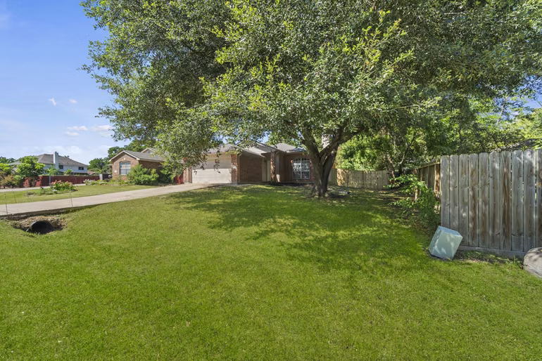 Photo 3 of 10506 Scenic Drive, Montgomery, TX