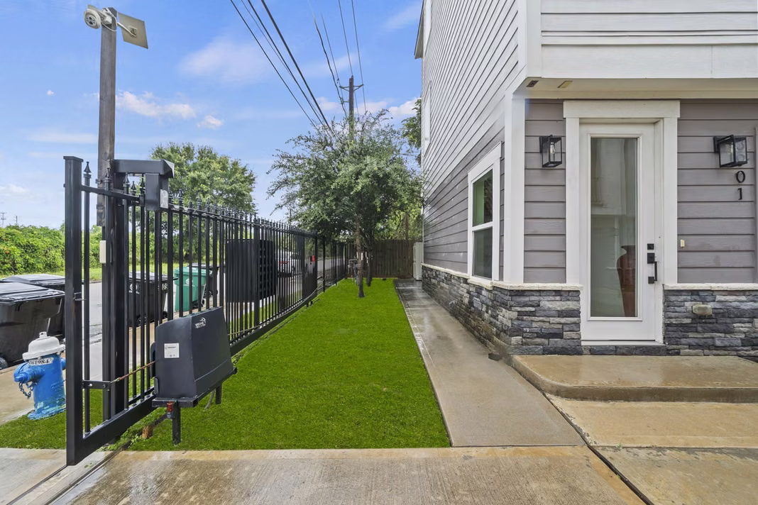 Photo 5 of 3901 Hare Street, Houston, TX