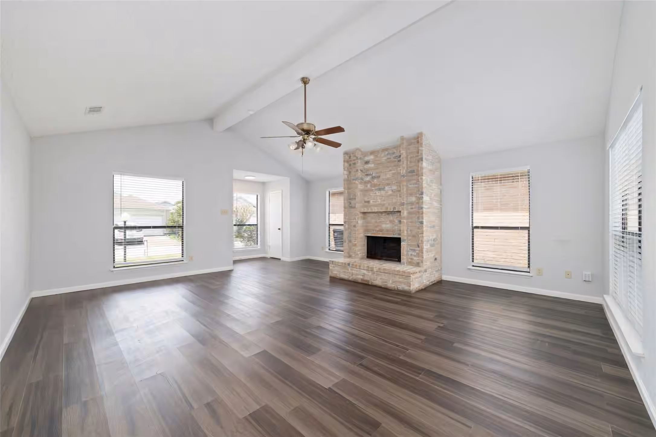 Photo 4 of 6611 Grandvale Drive, Houston, TX